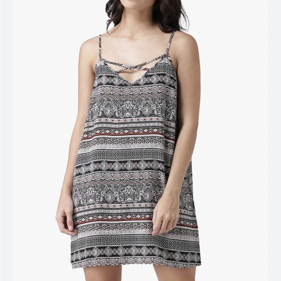 Forever 21 Dresses & Skirts - Forever 21 Criss Cross Tribal Flowy Dress